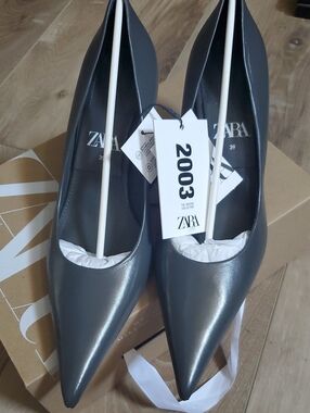 ZARA Charcoal Gray Pointed-Toe Leather Pumps 39